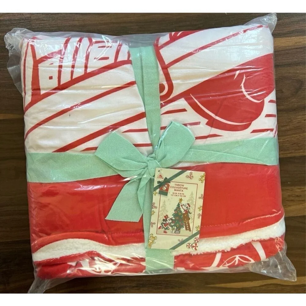 2022 Disney Parks Mickey Mouse Christmas Holiday Cozy Fleece Blanket Throw